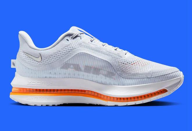 Nike跑鞋把能给的都给足了qy体育球友会配置诱人！这双(图3)