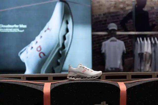 名款圈粉女生质量问题吵翻了从跑步鞋到时尚顶流昂跑靠联(图8)