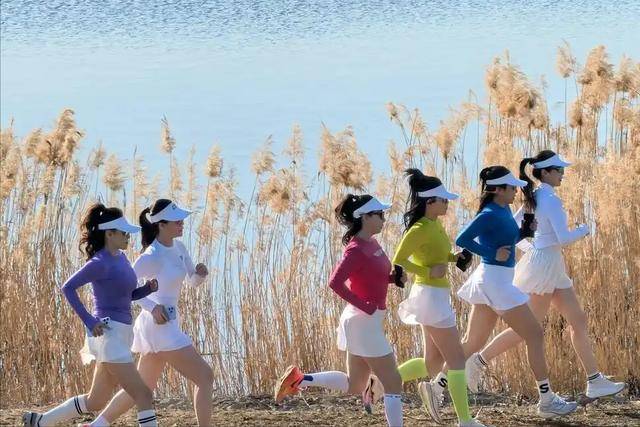 名款圈粉女生质量问题吵翻了从跑步鞋到时尚顶流昂跑靠联(图9)